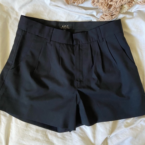 Black wool APC highwaisted shorts size 34 (US S/4) - Picture 1 of 3